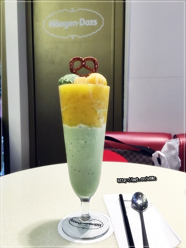 【Haggen Dazs】七張捷運站~炎炎夏天就是要吃冰,超濃郁漸層芒雪抹茶,不用飛去日本也吃的到,期間限定母親蛋糕有優惠唷!! 【Haggen Dazs】七張捷運站~炎炎夏天就是要吃冰,超濃郁漸層芒雪抹茶,不用飛去日本也吃的到,期間限定母親蛋糕有優惠唷!!
