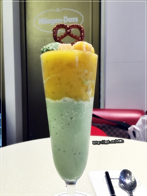 【Haggen Dazs】七張捷運站~炎炎夏天就是要吃冰,超濃郁漸層芒雪抹茶,不用飛去日本也吃的到,期間限定母親蛋糕有優惠唷!! 【Haggen Dazs】七張捷運站~炎炎夏天就是要吃冰,超濃郁漸層芒雪抹茶,不用飛去日本也吃的到,期間限定母親蛋糕有優惠唷!!