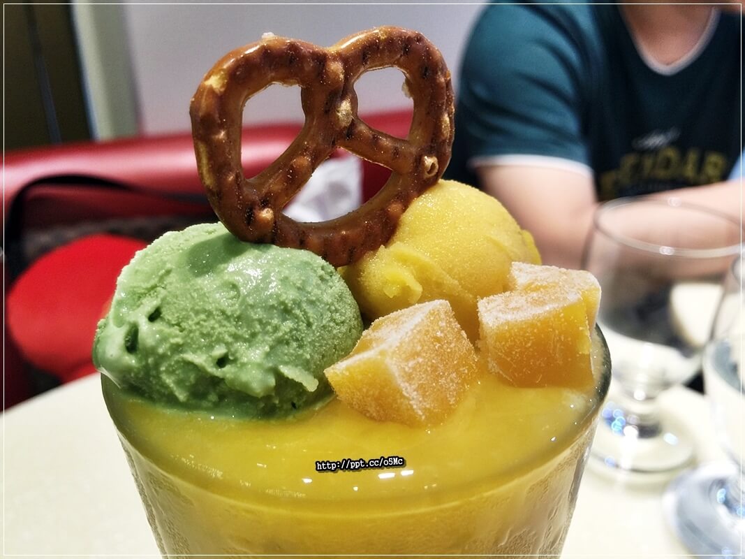 【Haggen Dazs】七張捷運站~炎炎夏天就是要吃冰,超濃郁漸層芒雪抹茶,不用飛去日本也吃的到,期間限定母親蛋糕有優惠唷!! 【Haggen Dazs】七張捷運站~炎炎夏天就是要吃冰,超濃郁漸層芒雪抹茶,不用飛去日本也吃的到,期間限定母親蛋糕有優惠唷!!