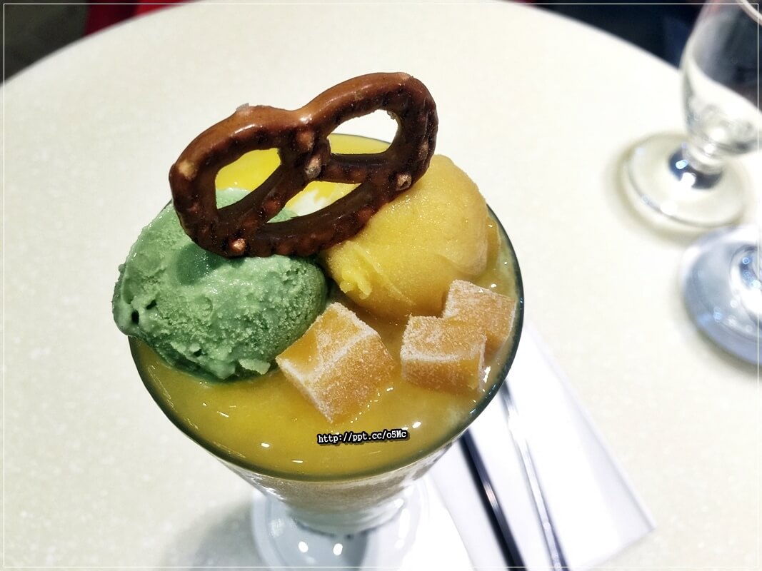 【Haggen Dazs】七張捷運站~炎炎夏天就是要吃冰,超濃郁漸層芒雪抹茶,不用飛去日本也吃的到,期間限定母親蛋糕有優惠唷!! 【Haggen Dazs】七張捷運站~炎炎夏天就是要吃冰,超濃郁漸層芒雪抹茶,不用飛去日本也吃的到,期間限定母親蛋糕有優惠唷!!