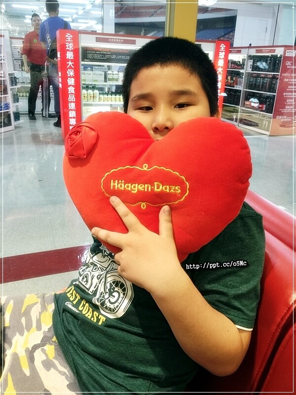 【Haggen Dazs】七張捷運站~炎炎夏天就是要吃冰,超濃郁漸層芒雪抹茶,不用飛去日本也吃的到,期間限定母親蛋糕有優惠唷!! 【Haggen Dazs】七張捷運站~炎炎夏天就是要吃冰,超濃郁漸層芒雪抹茶,不用飛去日本也吃的到,期間限定母親蛋糕有優惠唷!!