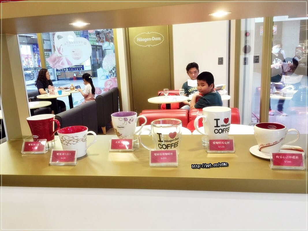 【Haggen Dazs】七張捷運站~炎炎夏天就是要吃冰,超濃郁漸層芒雪抹茶,不用飛去日本也吃的到,期間限定母親蛋糕有優惠唷!! 【Haggen Dazs】七張捷運站~炎炎夏天就是要吃冰,超濃郁漸層芒雪抹茶,不用飛去日本也吃的到,期間限定母親蛋糕有優惠唷!!