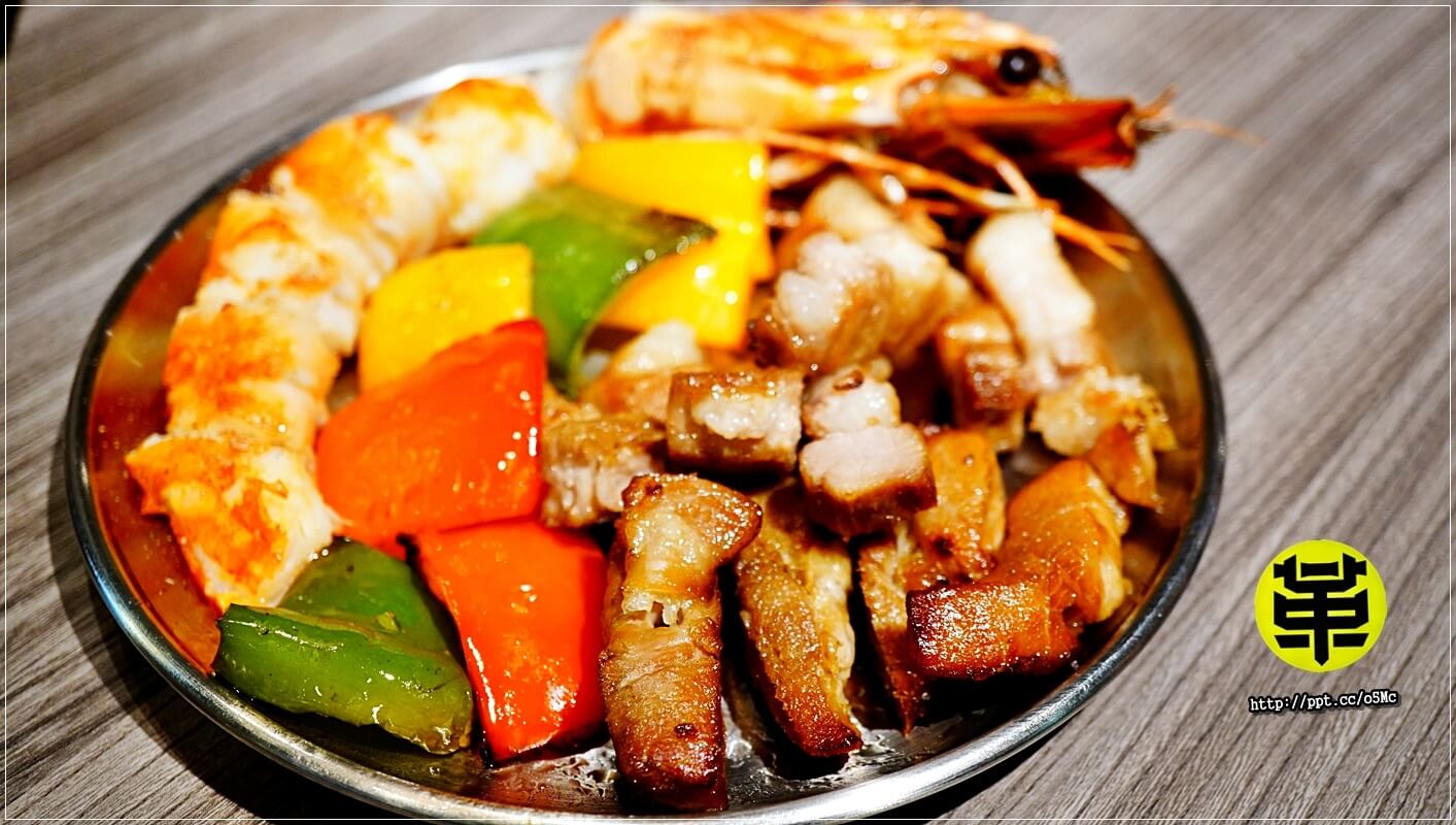  【革命家】忠孝敦化站～無煙燒肉，特製的鐵箱，讓妳不會一身臭油煙味，ＣＰ值高的燒肉店，創意新吃法，大口吃肉，大口喝酒，聚餐的好選擇