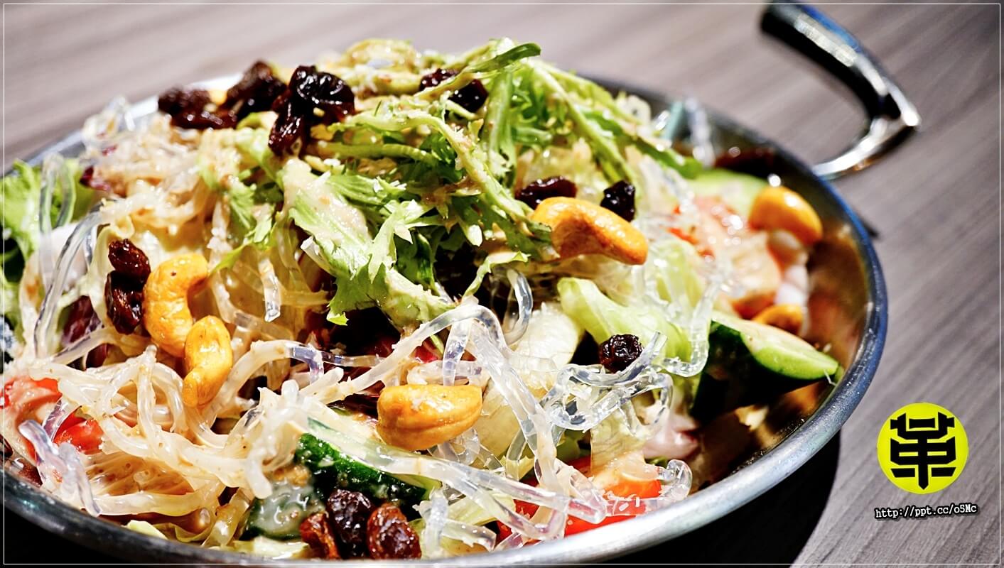 【革命家】忠孝敦化站～無煙燒肉，特製的鐵箱，讓妳不會一身臭油煙味，ＣＰ值高的燒肉店，創意新吃法，大口吃肉，大口喝酒，聚餐的好選擇