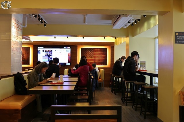 【台北大安.忠孝敦化站】CaliBurger(忠孝店)-東區美式餐廳 蔬食酪梨雞肉漢 【台北大安.忠孝敦化站】CaliBurger(忠孝店)-東區美式餐廳 蔬食酪梨雞肉漢