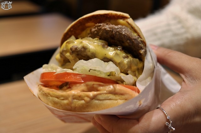 【台北大安.忠孝敦化站】CaliBurger(忠孝店)-東區美式餐廳 蔬食酪梨雞肉漢 【台北大安.忠孝敦化站】CaliBurger(忠孝店)-東區美式餐廳 蔬食酪梨雞肉漢