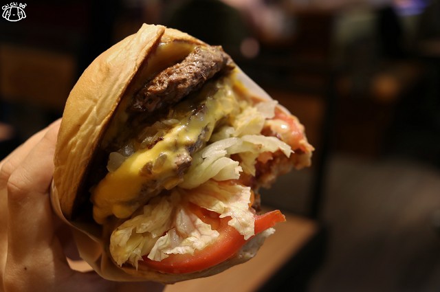 【台北大安.忠孝敦化站】CaliBurger(忠孝店)-東區美式餐廳 蔬食酪梨雞肉漢 【台北大安.忠孝敦化站】CaliBurger(忠孝店)-東區美式餐廳 蔬食酪梨雞肉漢