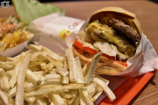 【台北大安.忠孝敦化站】CaliBurger(忠孝店)-東區美式餐廳 蔬食酪梨雞肉漢 【台北大安.忠孝敦化站】CaliBurger(忠孝店)-東區美式餐廳 蔬食酪梨雞肉漢