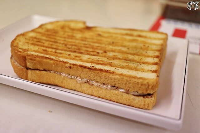 【台南中西區】熱樂煎爆漿乳酪三明治-國華街人氣排隊美食．五星主廚快餐車