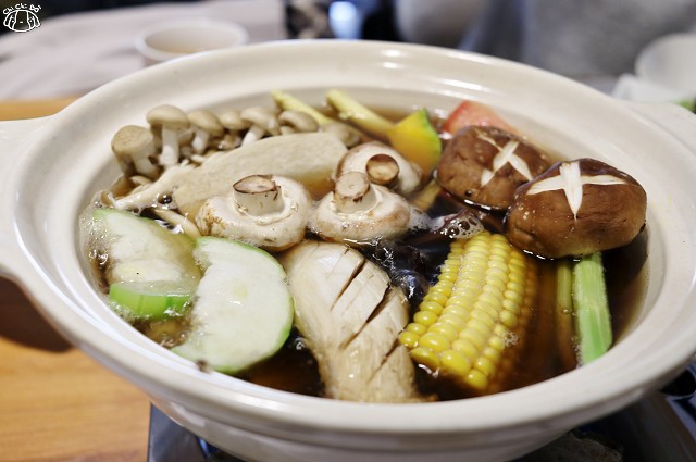 【台南安平區】食蔬茶齋 新潮蔬果餐-創意蔬食新概念 素食養生火鍋．茶飲
