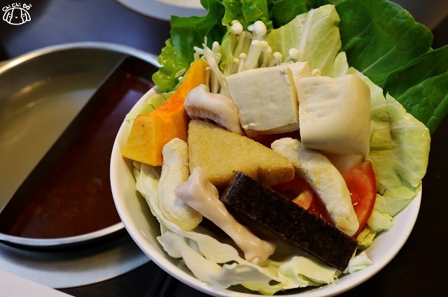【台北信義．永春站】柳村一品鍋（永春店）-松山麻辣鴛鴦火鍋．海陸大餐