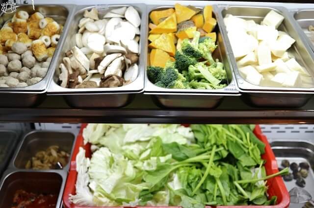 【新北板橋．府中站】京宴屋涮涮鍋-溫體牛肉火鍋．麻辣鍋吃到飽