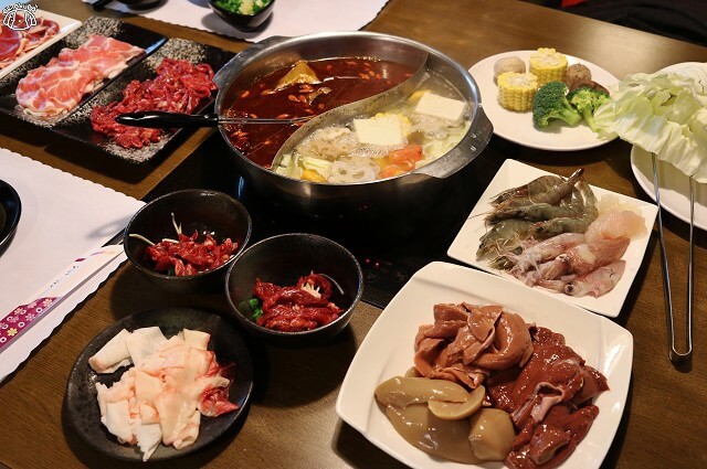 【新北板橋．府中站】京宴屋涮涮鍋-溫體牛肉火鍋．麻辣鍋吃到飽