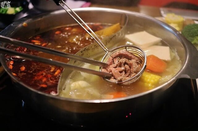 【新北板橋．府中站】京宴屋涮涮鍋-溫體牛肉火鍋．麻辣鍋吃到飽