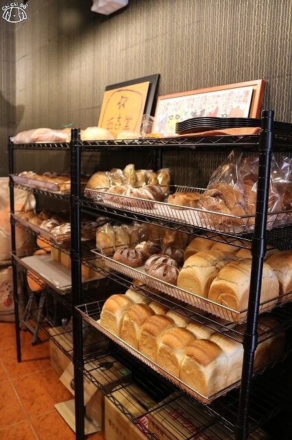 【台南中西區】五吉堂麵包店-巷弄飄香 排隊超夯麵包．吐司