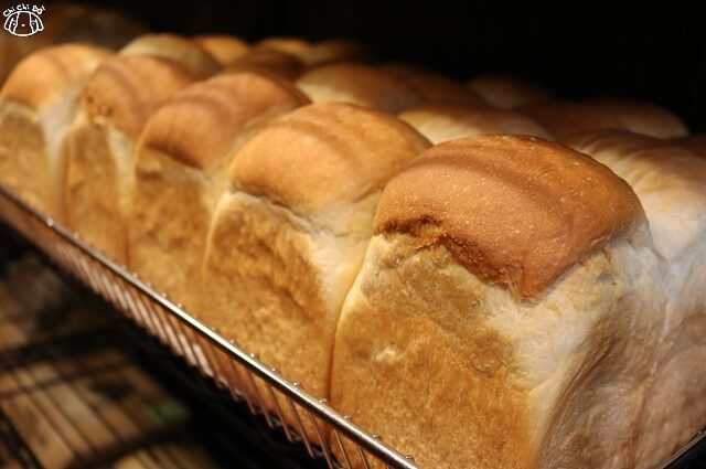 【台南中西區】五吉堂麵包店-巷弄飄香 排隊超夯麵包．吐司
