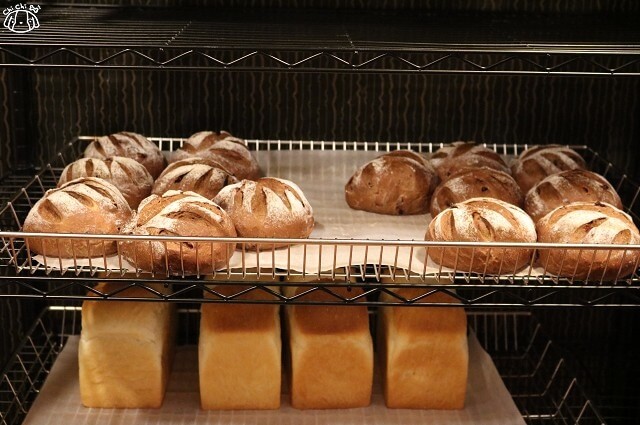 【台南中西區】五吉堂麵包店-巷弄飄香 排隊超夯麵包．吐司