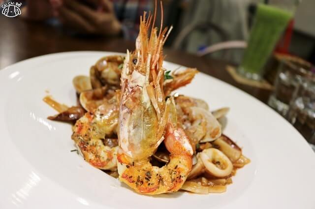 【台北內湖.西湖站】路燈咖啡Light Bistro(內湖店)-咖啡廳.餐酒館.輕食. 【台北內湖.西湖站】路燈咖啡Light Bistro(內湖店)-咖啡廳.餐酒館.輕食.