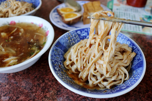 【宜蘭美食】松興小吃部-礁溪小吃．在地人的小麵攤．便宜麻醬麵