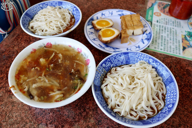 【宜蘭美食】松興小吃部-礁溪小吃．在地人的小麵攤．便宜麻醬麵