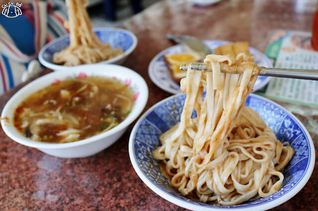 【宜蘭美食】松興小吃部-礁溪小吃．在地人的小麵攤．便宜麻醬麵