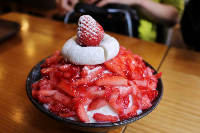 【韓國美食】​首爾 雪冰설빙(明洞2號店)-明洞甜點．下午茶．草莓雪冰