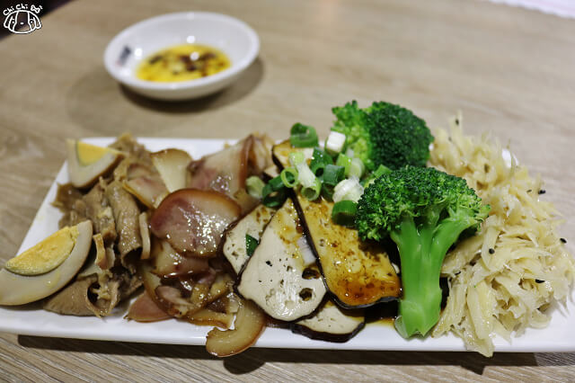 【台北美食】北芳園精緻牛肉麵-『市政府站』台北牛肉麵 【台北美食】北芳園精緻牛肉麵-『市政府站』台北牛肉麵