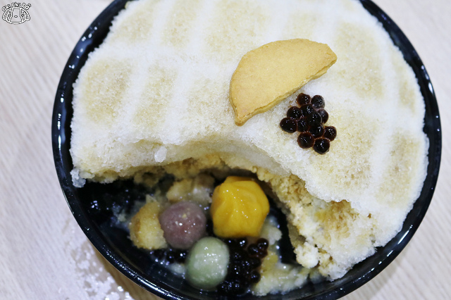 【台北美食】寶島菠蘿團(臺北光復店)-『國父紀念館站』東區夏日剉冰推薦．古早味炒焦糖菠蘿冰