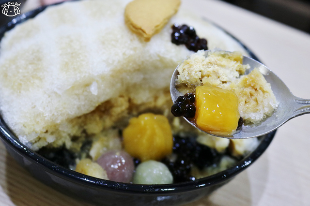 【台北美食】寶島菠蘿團(臺北光復店)-『國父紀念館站』東區夏日剉冰推薦．古早味炒焦糖菠蘿冰