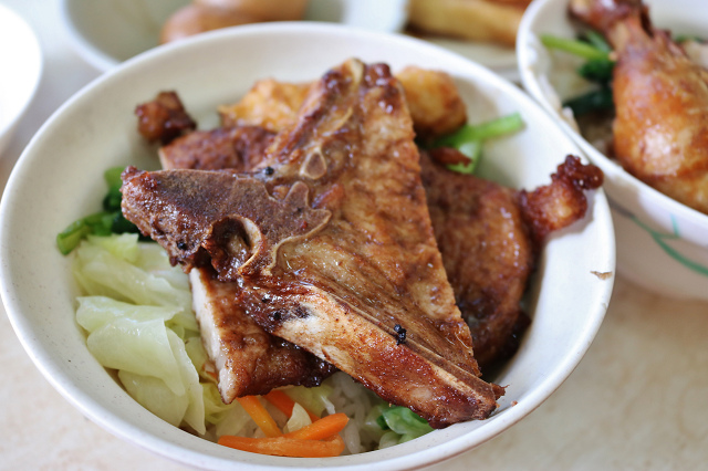 【台北美食】金仙魚丸(永樂市場)-迪化街美食．家鄉味小吃．蝦捲滷肉飯便當推薦