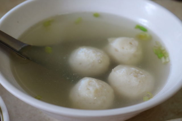 【台北美食】金仙魚丸(永樂市場)-迪化街美食．家鄉味小吃．蝦捲滷肉飯便當推薦