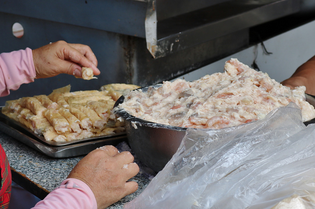 【台北美食】金仙魚丸(永樂市場)-迪化街美食．家鄉味小吃．蝦捲滷肉飯便當推薦