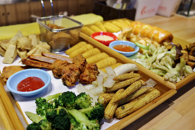 【台北美食】炸去啃 鹹酥雞(三重店)-『三重國小站』全台首創內用式鹹酥雞 炸物．啤酒