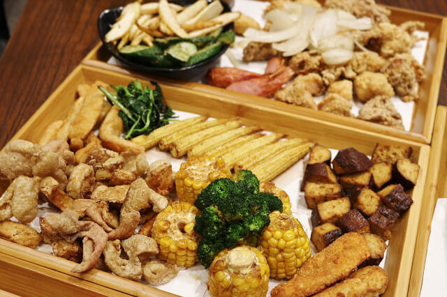 【台北美食】炸去啃 鹹酥雞(三重店)-『三重國小站』全台首創內用式鹹酥雞 炸物．啤酒