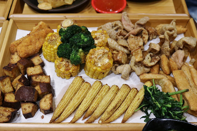 【台北美食】炸去啃 鹹酥雞(三重店)-『三重國小站』全台首創內用式鹹酥雞 炸物．啤酒