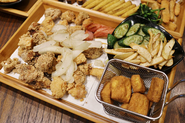 【台北美食】炸去啃 鹹酥雞(三重店)-『三重國小站』全台首創內用式鹹酥雞 炸物．啤酒