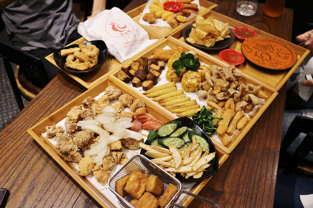 【台北美食】炸去啃 鹹酥雞(三重店)-『三重國小站』全台首創內用式鹹酥雞 炸物．啤酒