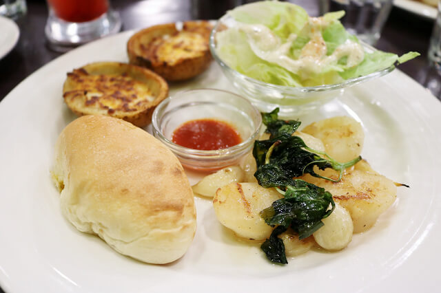 【台北美食】W.瓦法奇朵(台北車站店)-『台北車站』99元超平價安格斯牛排牛肉麵