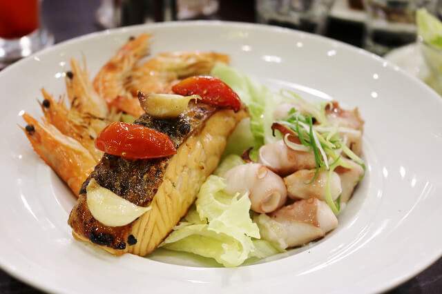 【台北美食】W.瓦法奇朵(台北車站店)-『台北車站』99元超平價安格斯牛排牛肉麵