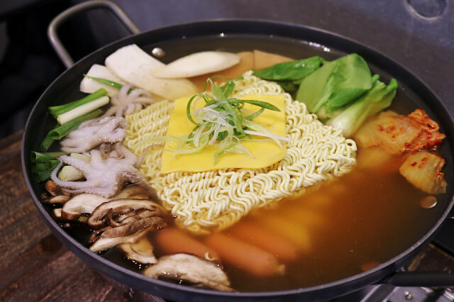【台北美食】啾哇嘿喲-『南京復興站』韓式料理 八色烤肉．部隊鍋
