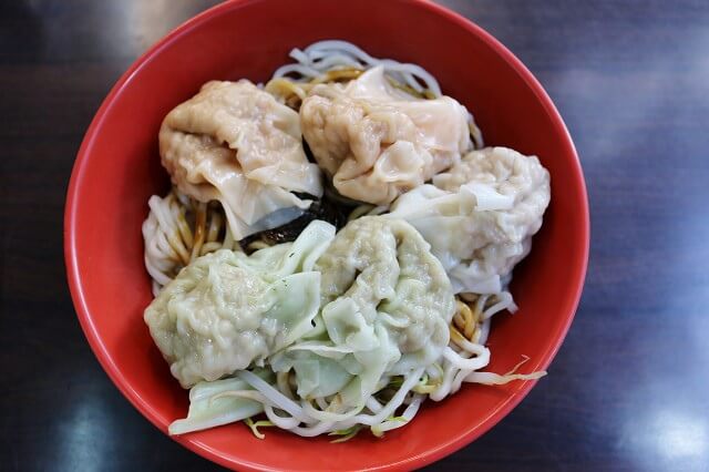 【台北美食】湖涂私房料理-『港墘站』內湖737巷 三色大雲吞．麻辣鴨血臭豆腐