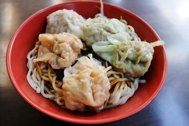 【台北美食】湖涂私房料理-『港墘站』內湖737巷 三色大雲吞．麻辣鴨血臭豆腐