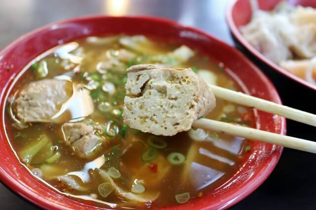 【台北美食】湖涂私房料理-『港墘站』內湖737巷 三色大雲吞．麻辣鴨血臭豆腐