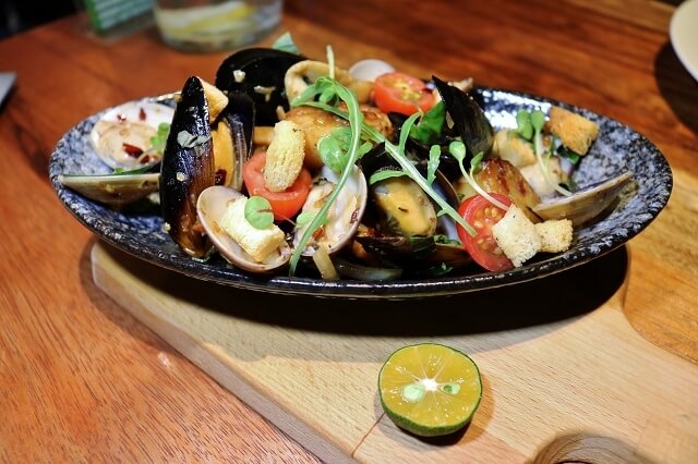 【台北美食】姊紋given CAFE HOUSE-『市政府站』信義區餐酒館推薦．3D拉花太厲害了！