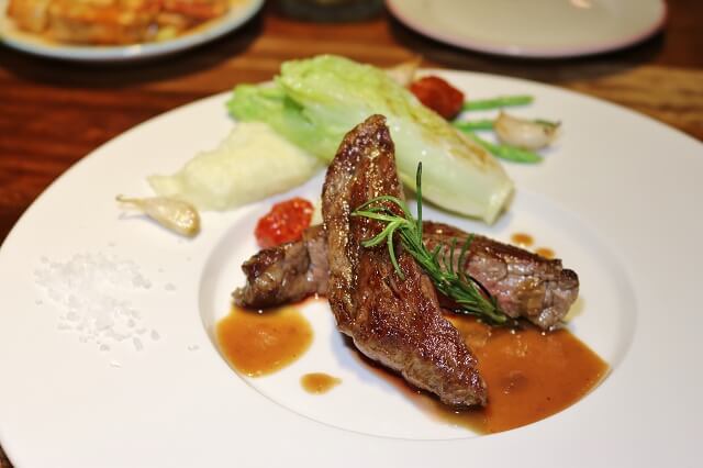 【台北美食】姊紋given CAFE HOUSE-『市政府站』信義區餐酒館推薦．3D拉花太厲害了！