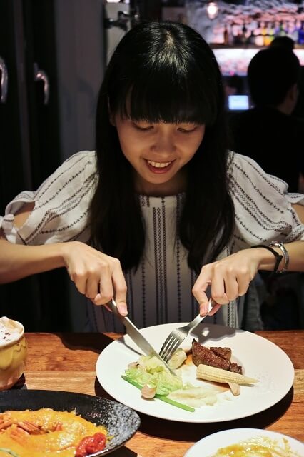 【台北美食】姊紋given CAFE HOUSE-『市政府站』信義區餐酒館推薦．3D拉花太厲害了！