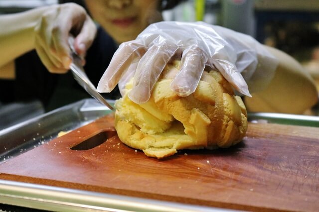 【台北美食】世界第二好吃的現烤冰淇淋菠蘿麵包-『象山站』日本超人氣排隊甜點（Neo19）