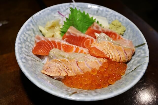 【台北美食】畔の食堂-『台北小巨蛋站』松山區平價日式料理．丼飯