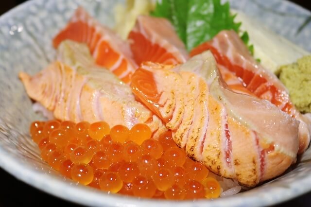 【台北美食】畔の食堂-『台北小巨蛋站』松山區平價日式料理．丼飯