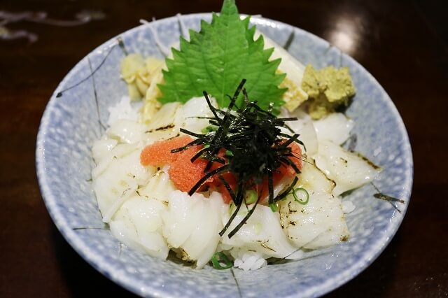 【台北美食】畔の食堂-『台北小巨蛋站』松山區平價日式料理．丼飯